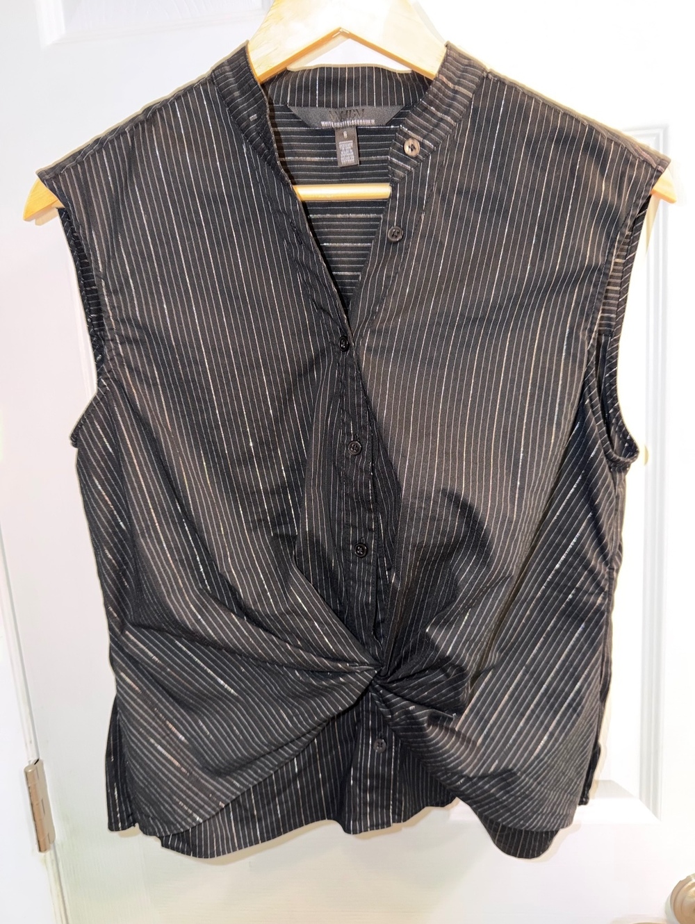 White House Black Market Size 8 Black Metallic Pinstripe Sleeveless Blouse